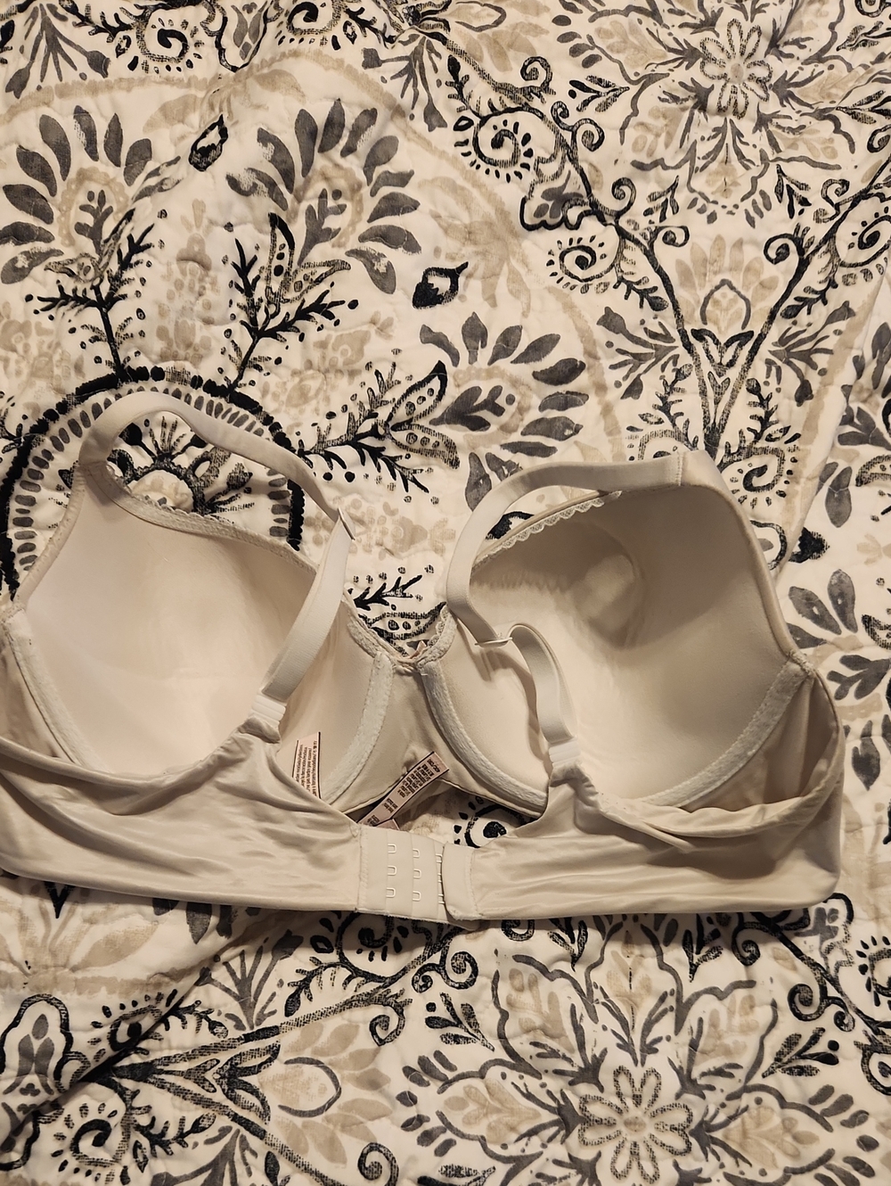 Victoria's Secret Body By Victoria Lined Demi Bra - Picture 4 of 5